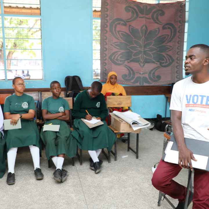 Former fellow Ally Seif Ramadhani teaching students enrolled in his new youth grassroots program, the KIRANJA Project.